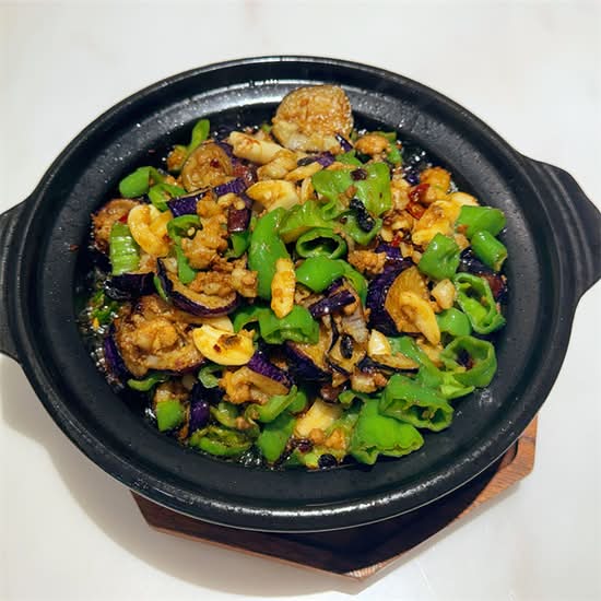 青椒茄子烧肉沫 Braised Pork with Green Peppers & Eggplant
